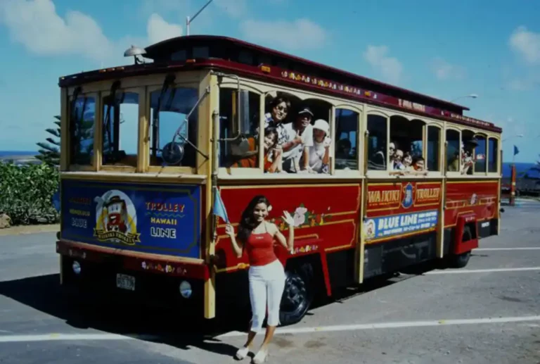 waikiki-trolley-2001-04-1100-740